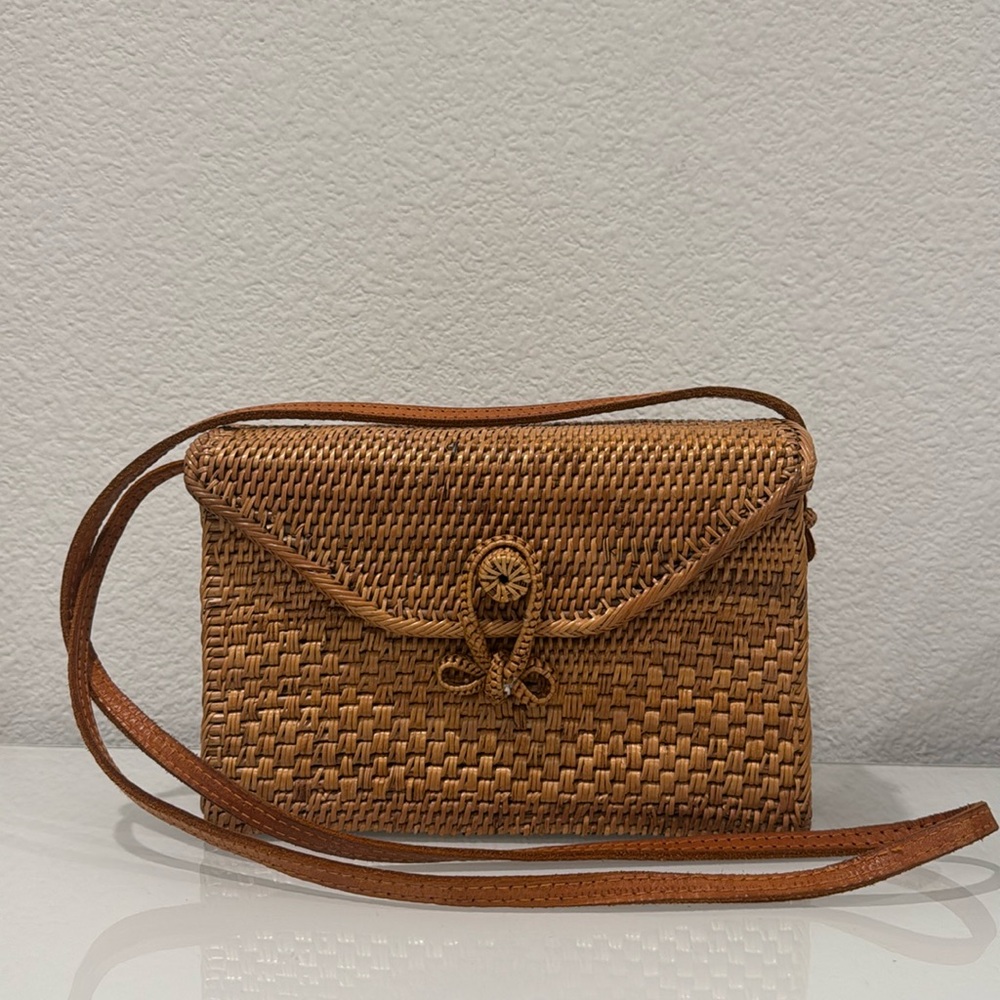 Street Level Straw Shoulder Bag